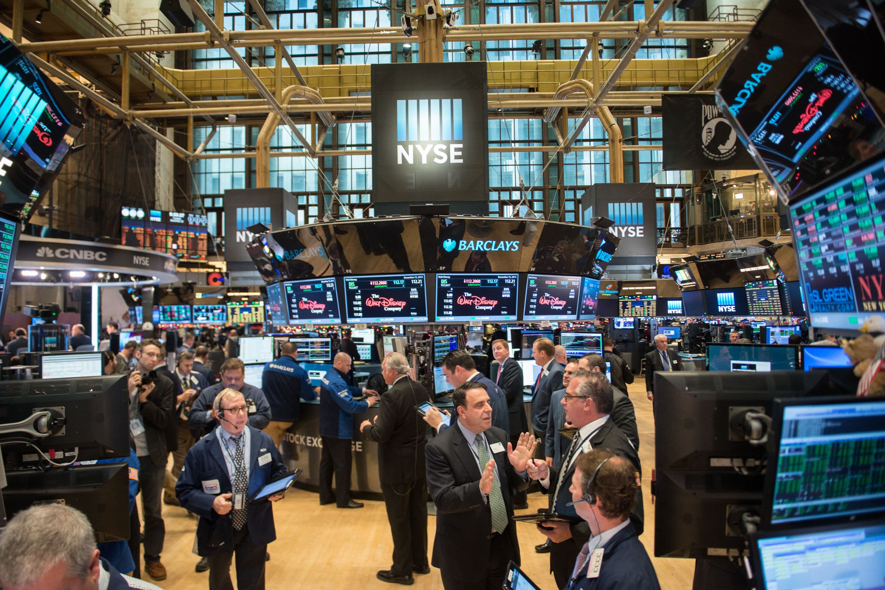 Professional trading floor used as home page imagery